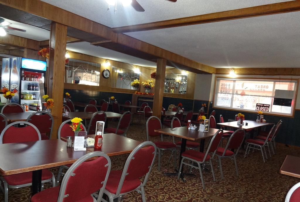 King'S Hotel & Motel By Elevate Rooms Shaunavon Екстер'єр фото