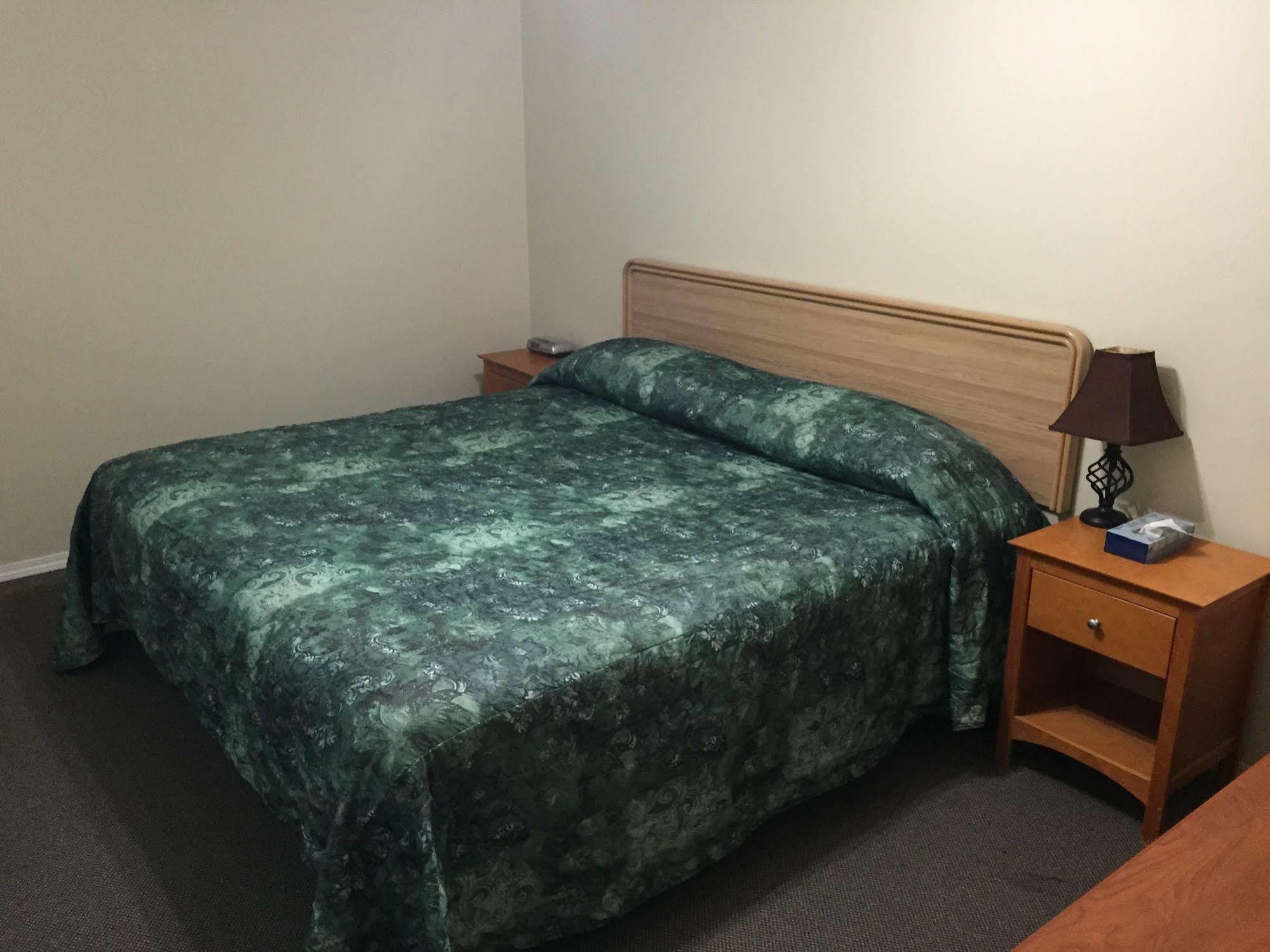King'S Hotel & Motel By Elevate Rooms Shaunavon Екстер'єр фото