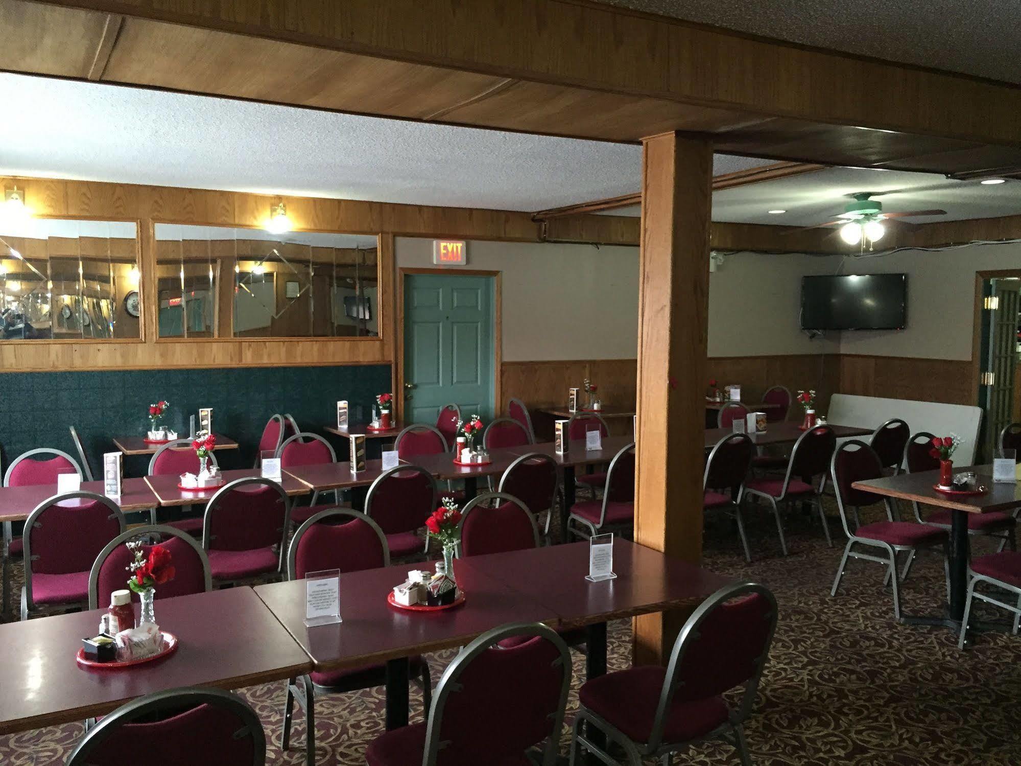 King'S Hotel & Motel By Elevate Rooms Shaunavon Екстер'єр фото