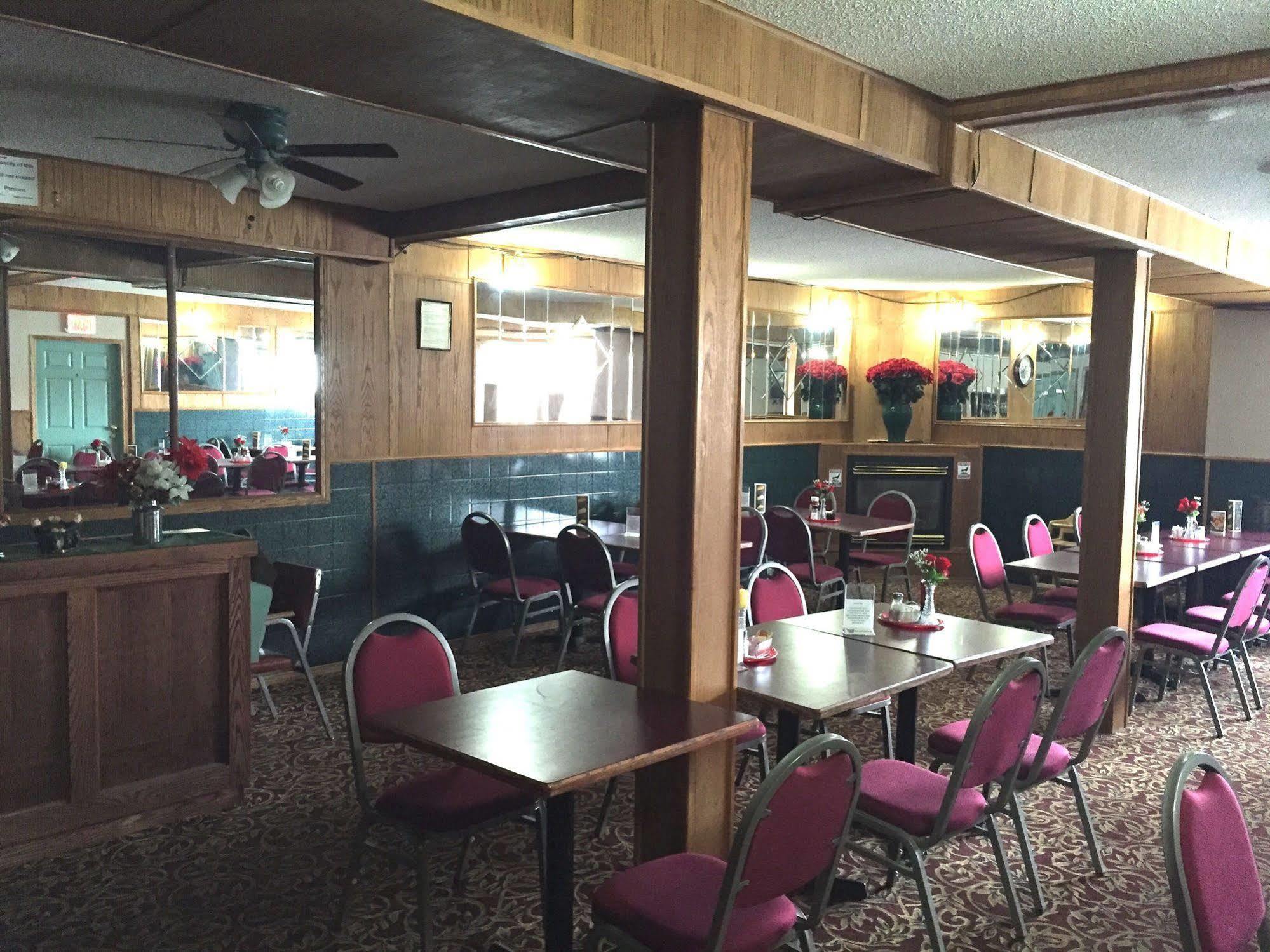 King'S Hotel & Motel By Elevate Rooms Shaunavon Екстер'єр фото