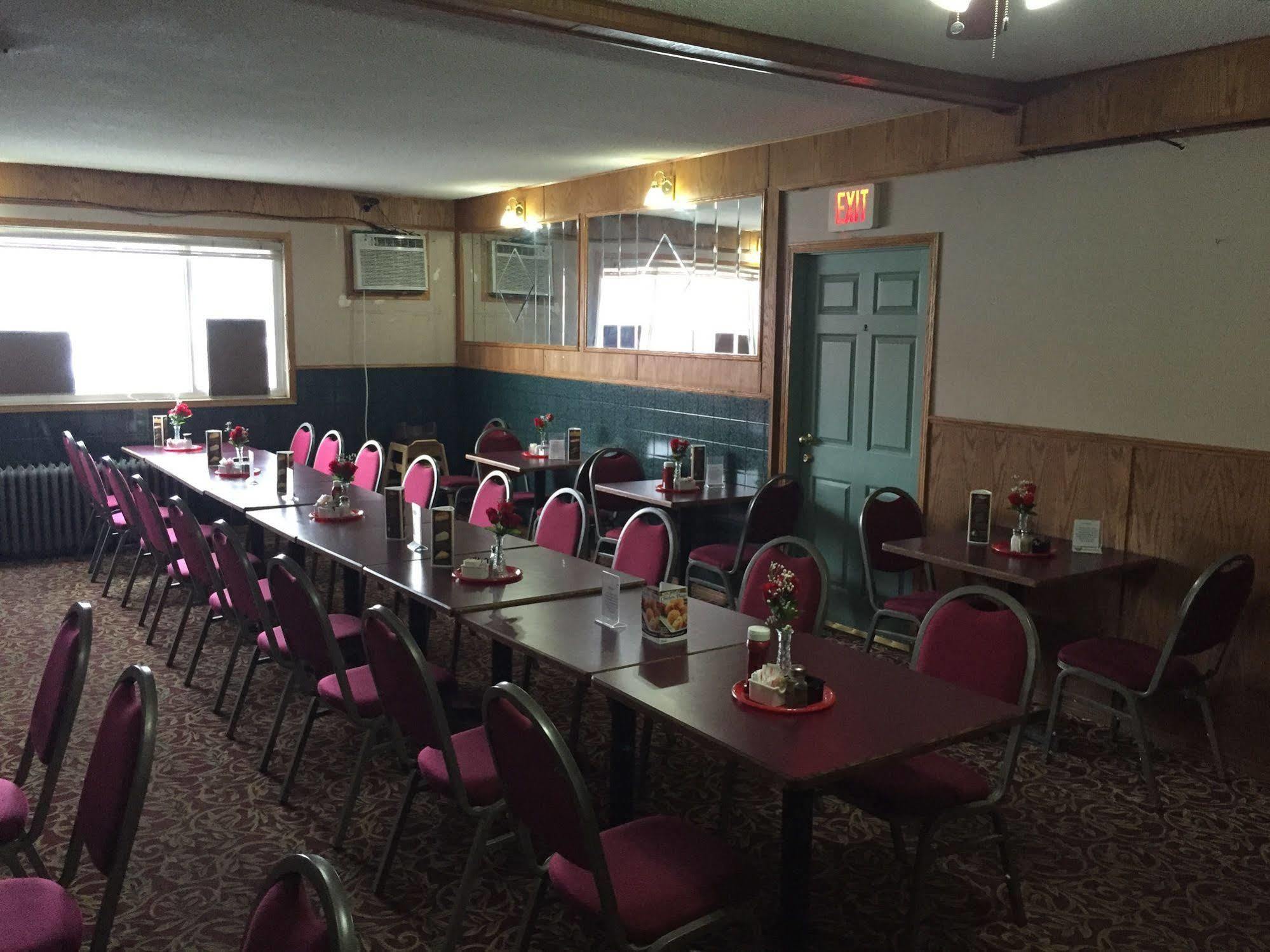 King'S Hotel & Motel By Elevate Rooms Shaunavon Екстер'єр фото